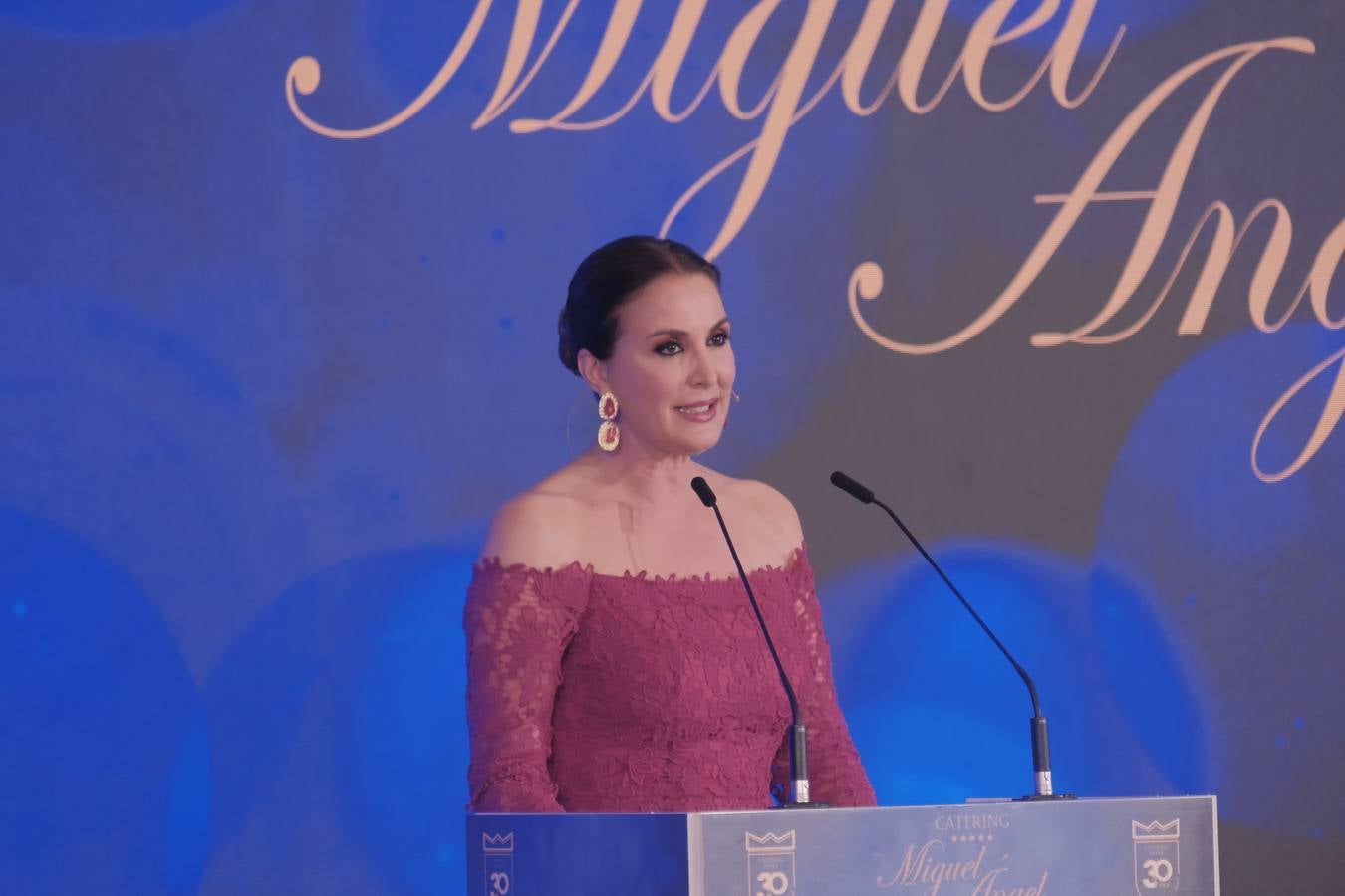 Amigos y colaboradores del Catering Miguel Ángel llenaron el Casino de la Exposición para celebrar el 30 aniversario de la empresa