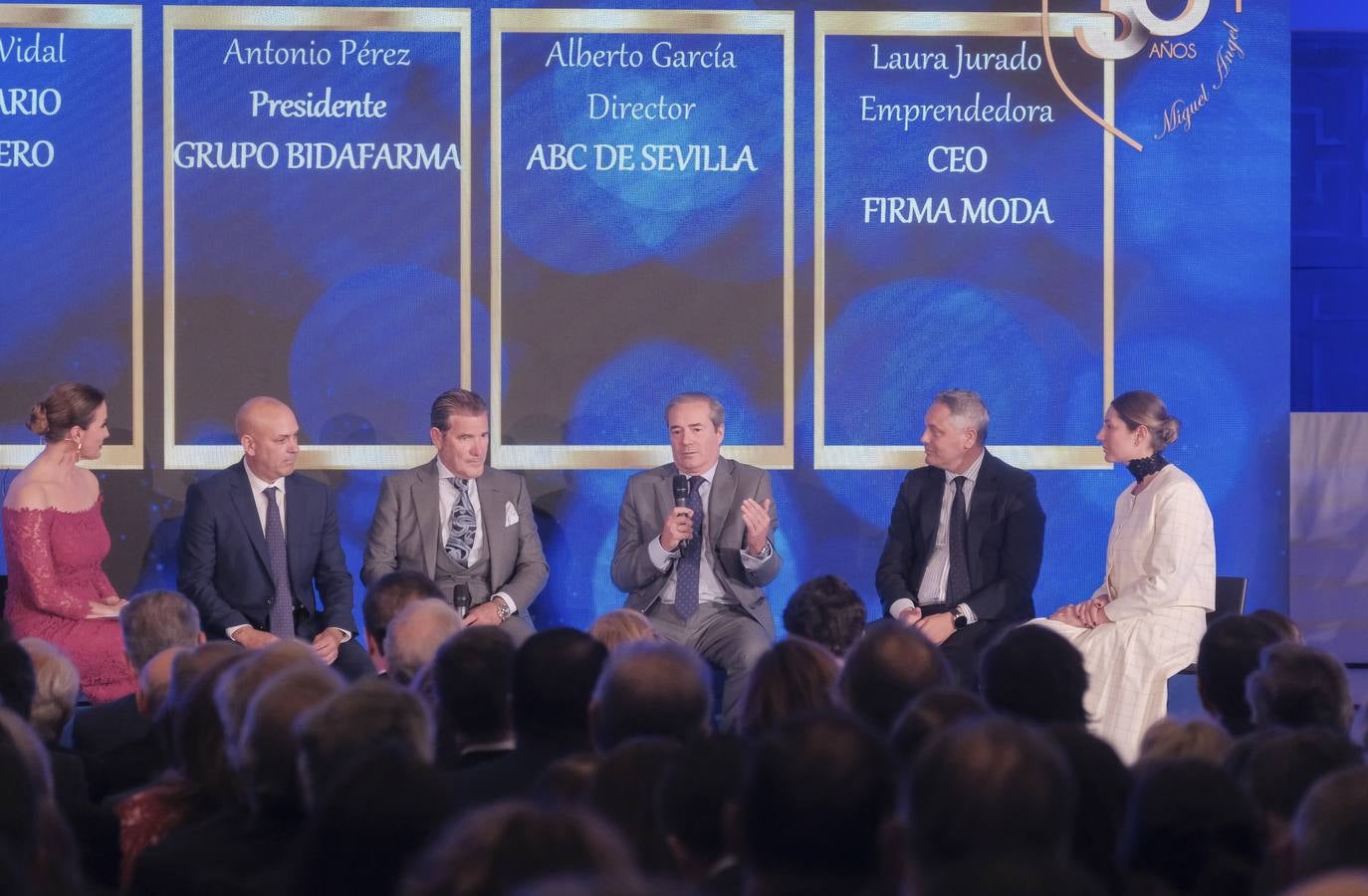 Amigos y colaboradores del Catering Miguel Ángel llenaron el Casino de la Exposición para celebrar el 30 aniversario de la empresa