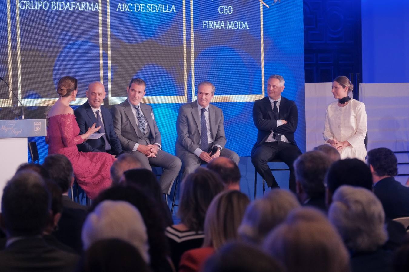 Amigos y colaboradores del Catering Miguel Ángel llenaron el Casino de la Exposición para celebrar el 30 aniversario de la empresa