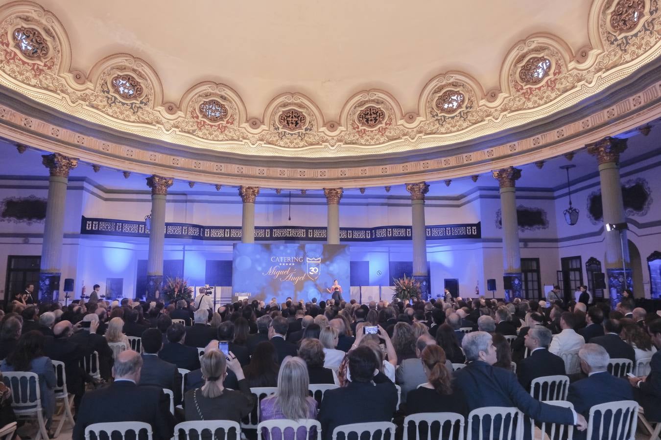 Amigos y colaboradores del Catering Miguel Ángel llenaron el Casino de la Exposición para celebrar el 30 aniversario de la empresa