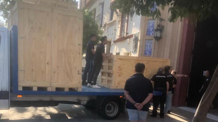 Cajas de DSV en la basílica del Cachorro
