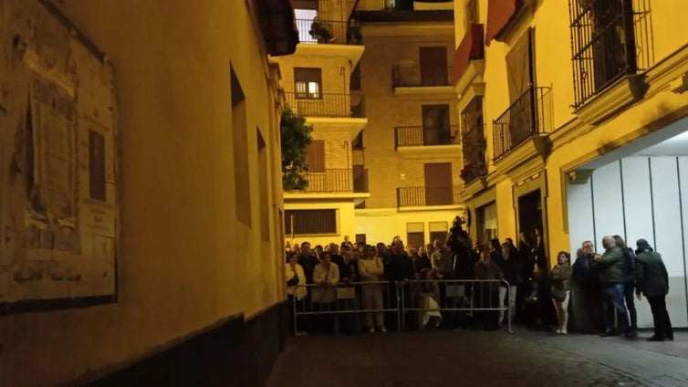 Policías nacionales denuncian que el subdelegado y el alcalde «desvían» su responsabilidad con las vallas en la Semana Santa de Sevilla