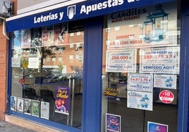 La administración del bético Arzu reparte el primer premio de la lotería nacional en Dos Hermanas