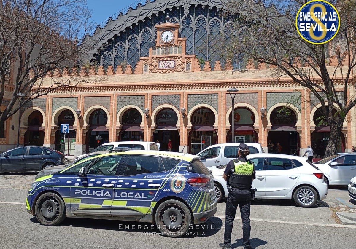 Agentes de la Policía Local han clausurado un local que anunciaba una pantalla gigante para ver la final