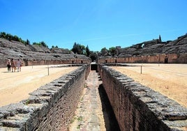 Cultura afronta la obra de restauración de la puerta triunfal del anfiteatro de Itálica en Sevilla