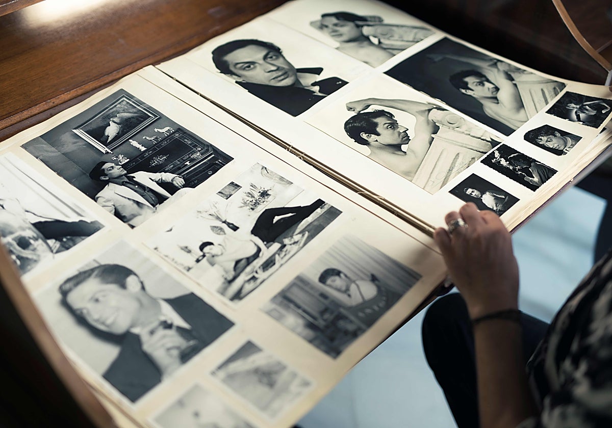 Uno de los álbumes que Antonio hizo durante toda su vida artístca con fotografías, recuerdos, affiches y testimonios