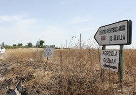 Dos funcionarios heridos con un objeto punzante en una agresión de un recluso en la cárcel Sevilla II