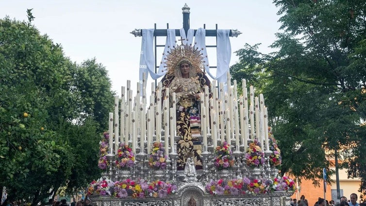 Comienzan las procesiones en Sevilla en los primeros días de mayo