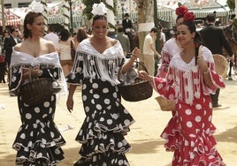 Los podólogos avisan: esto es lo que no debes hacer con tus pies durante la Feria de Sevilla