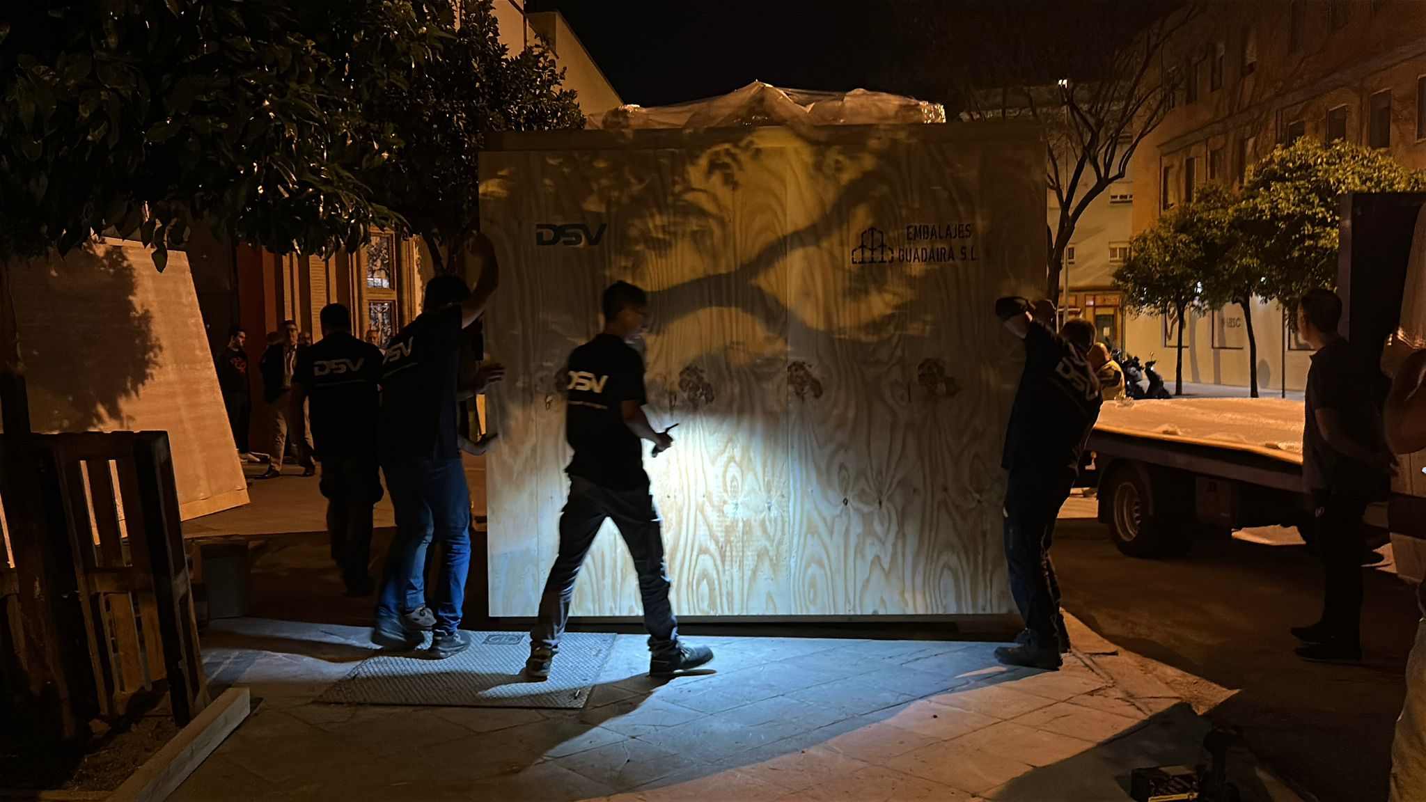 Los preparativos para el traslado del paso del Cachorro a Roma, en imágenes