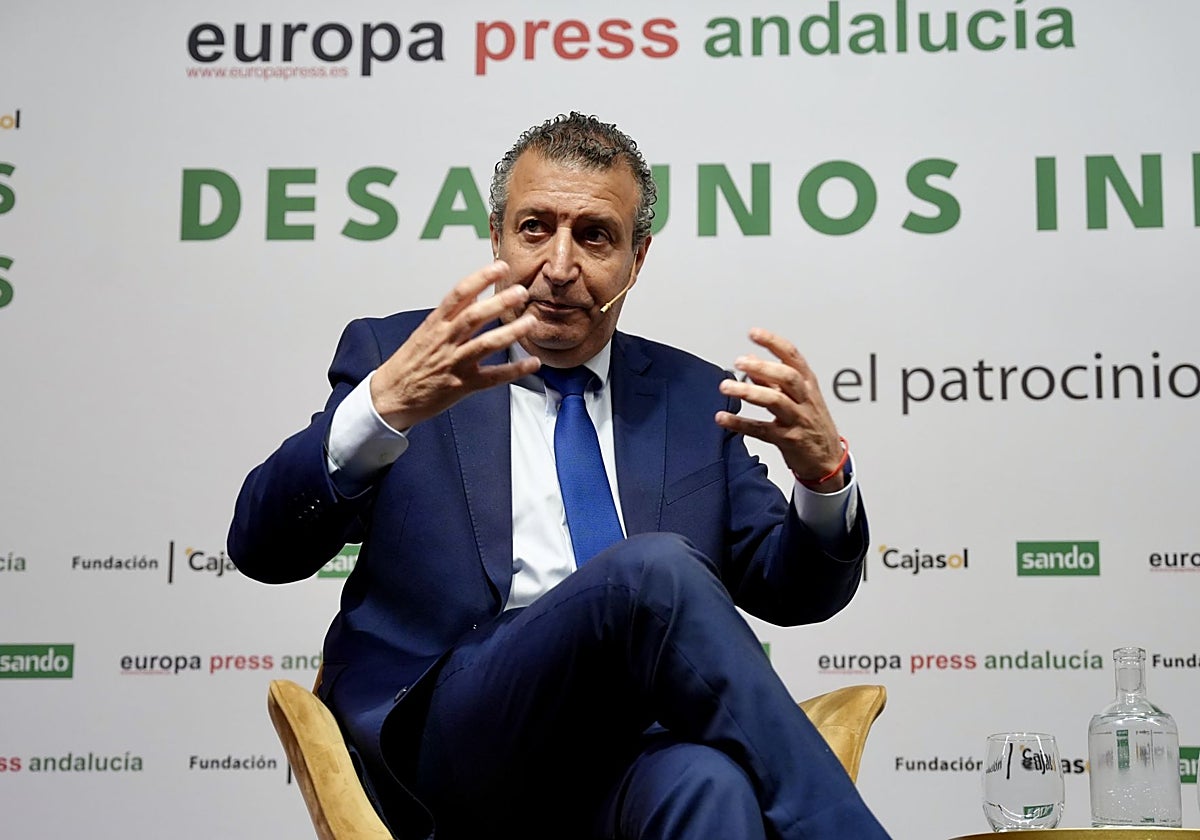 El presidente de la Diputación de Sevilla, Javier Fernández, en su intervención