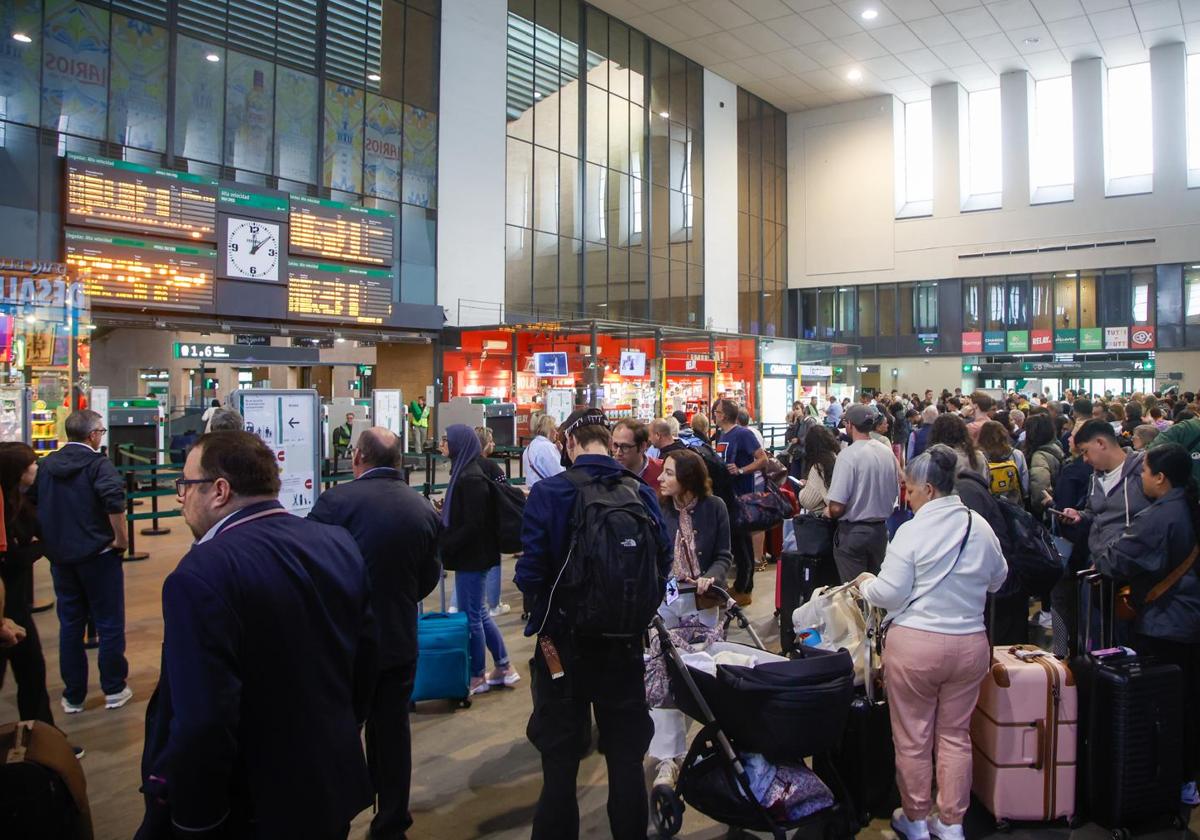 Normalidad en la estación de trenes de Santa Justa 48 horas después del apagón