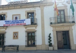 María Jesús Montero da un préstamo 'trampa' a Burguillos para pagar al fondo buitre