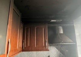 Ingresa en el hospital una mujer de 45 años tras un incendio en un bloque de Triana provocado por una sartén ardiendo