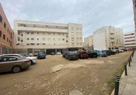 El Ayuntamiento de Sevilla convertirá un espacio libre del Tiro de Línea en una zona de aparcamiento