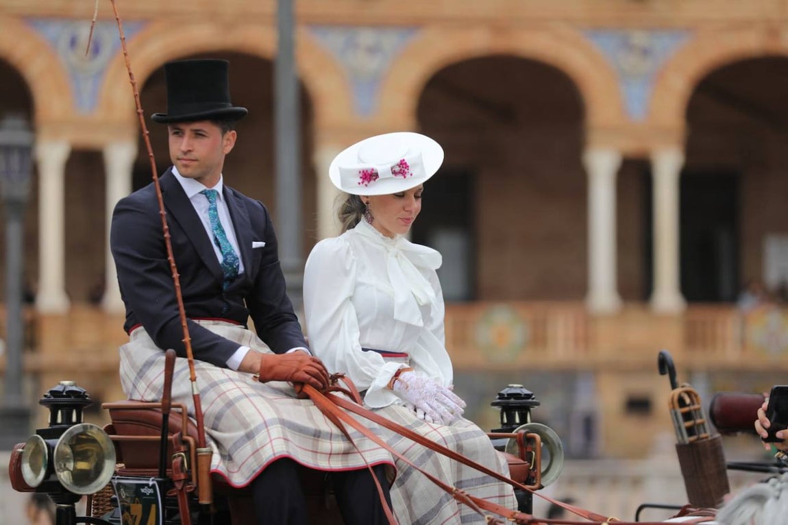 Paseo de los enganches por El Prado, San Telmo y la Plaza de España