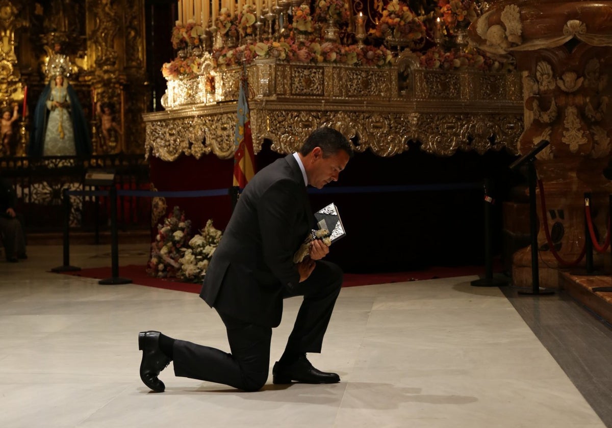 El pregonero de las Glorias antes de comenzar su disertación
