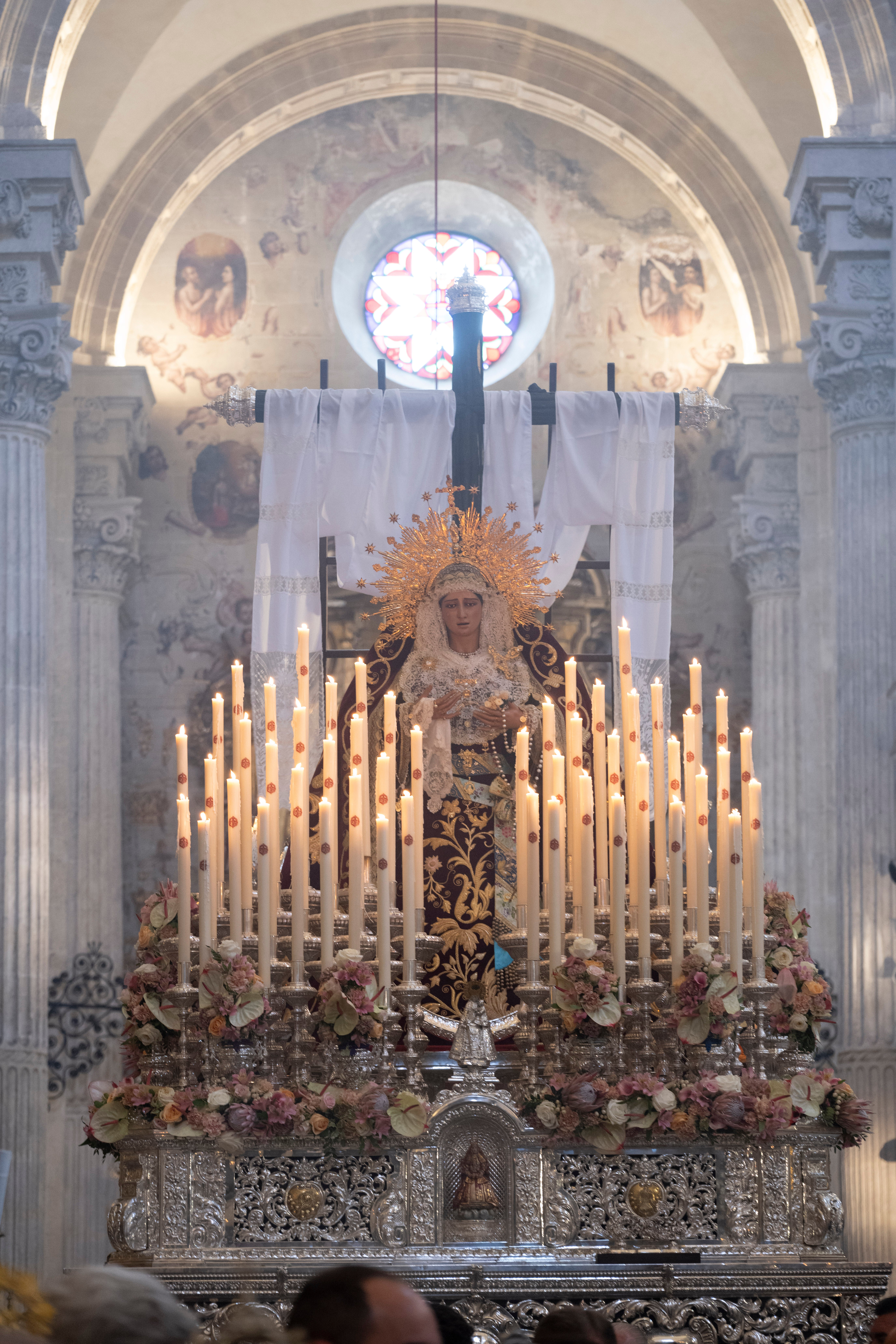 Procesión extraordinaria de la Virgen de los Desamparados de Alcosa, en imágenes