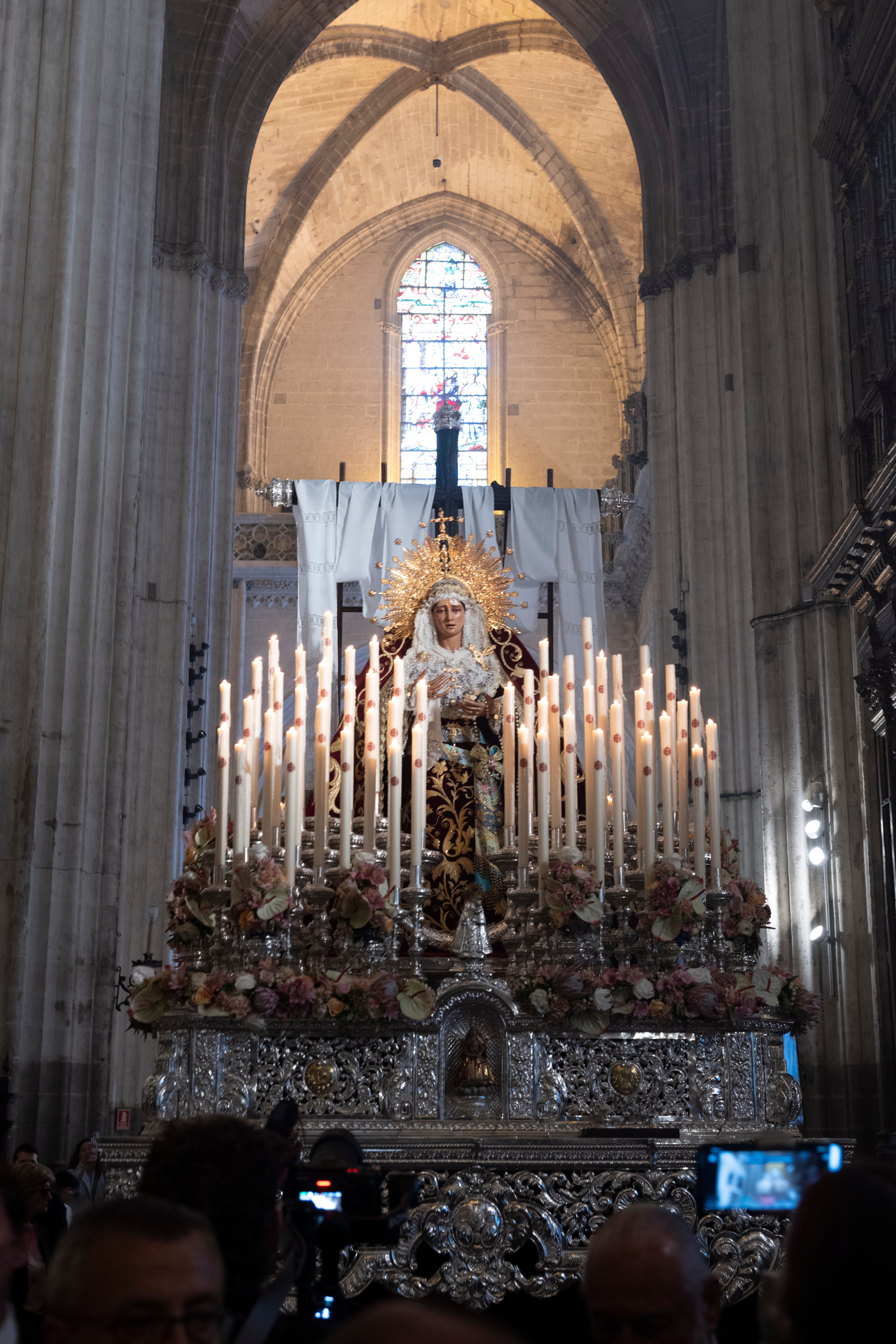 Procesión extraordinaria de la Virgen de los Desamparados de Alcosa, en imágenes