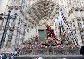 Procesión extraordinaria de la Virgen de los Desamparados de Alcosa, en imágenes