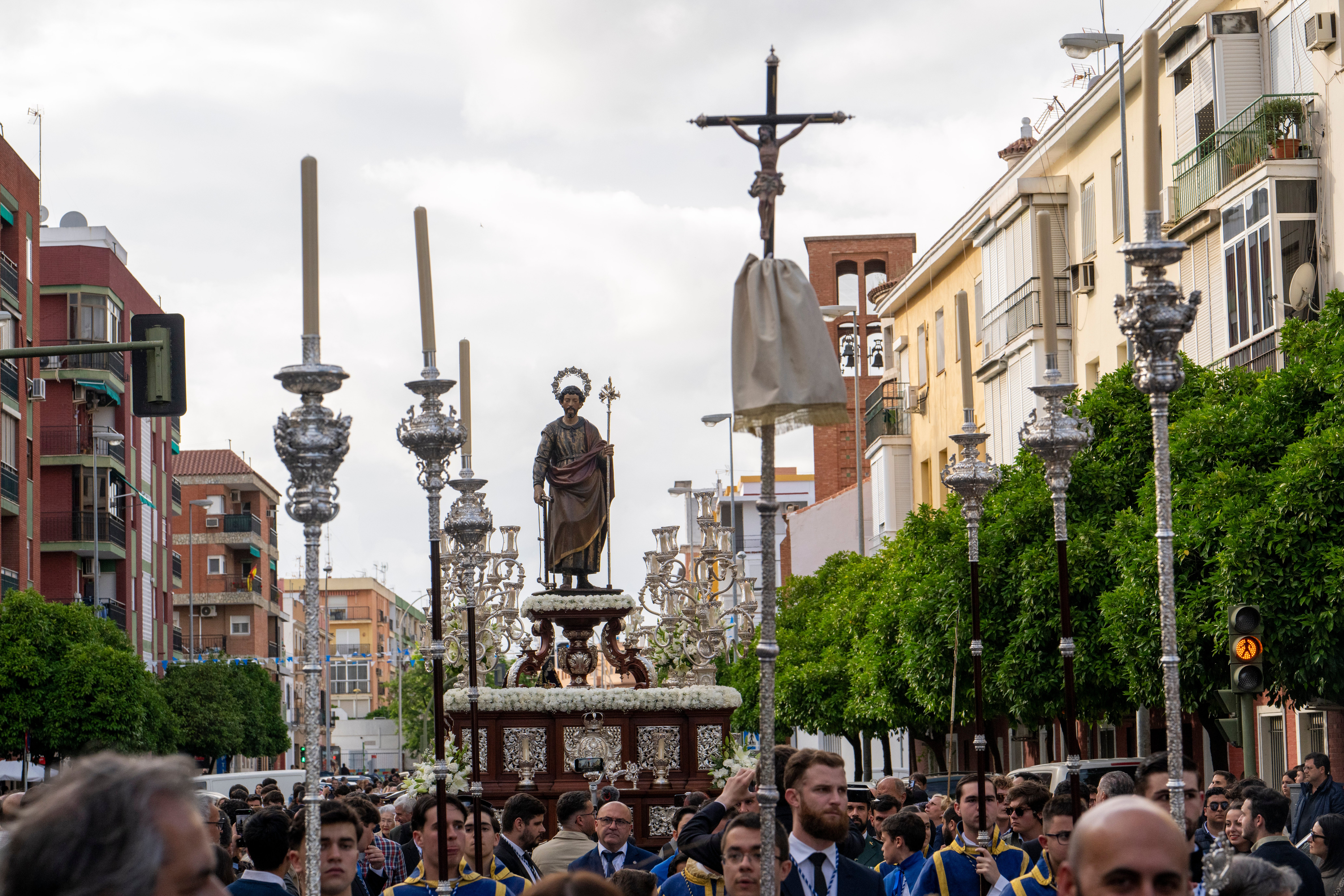 La procesión de San José Obrero y la Salud de San Isidoro, en imágenes