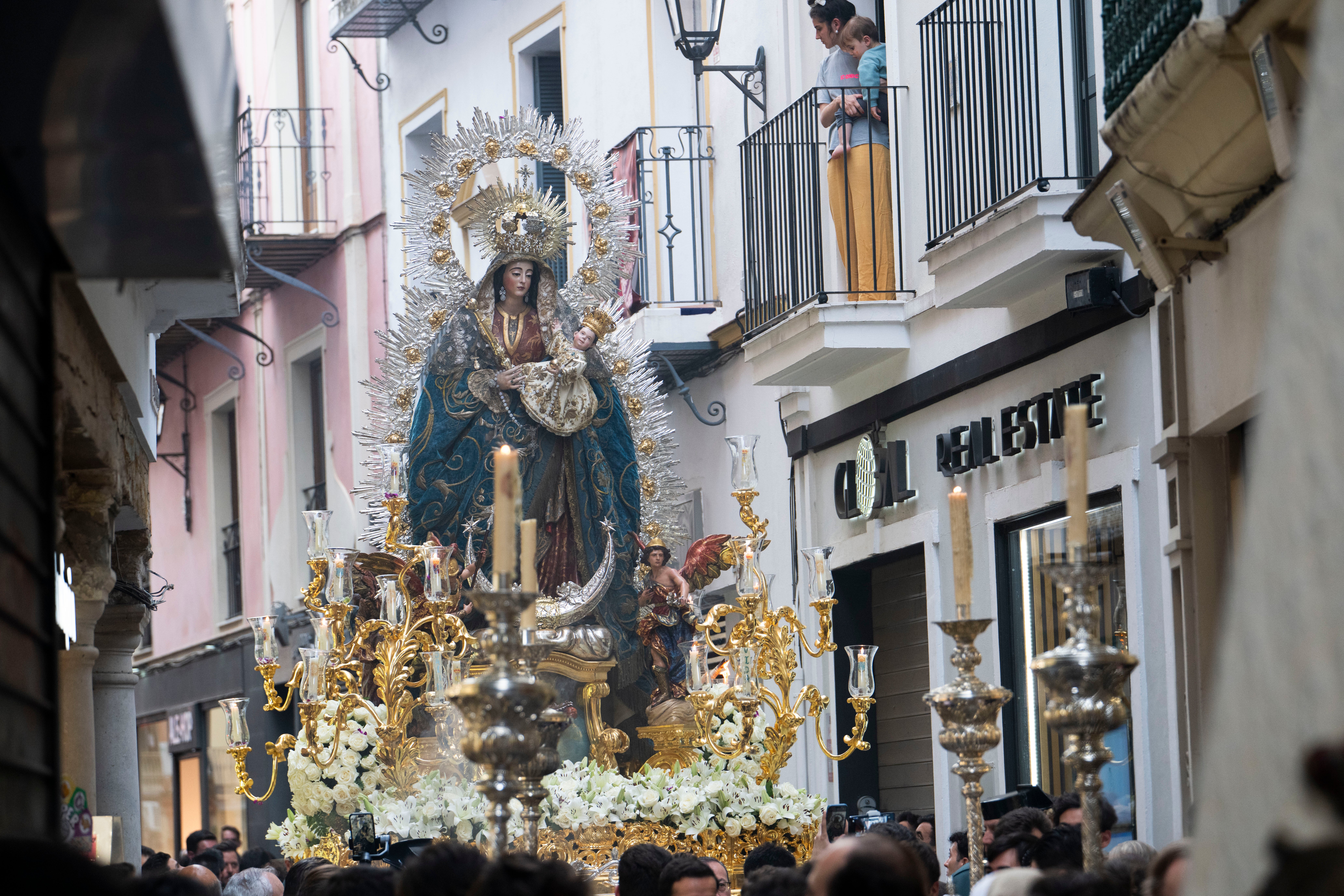La procesión de San José Obrero y la Salud de San Isidoro, en imágenes