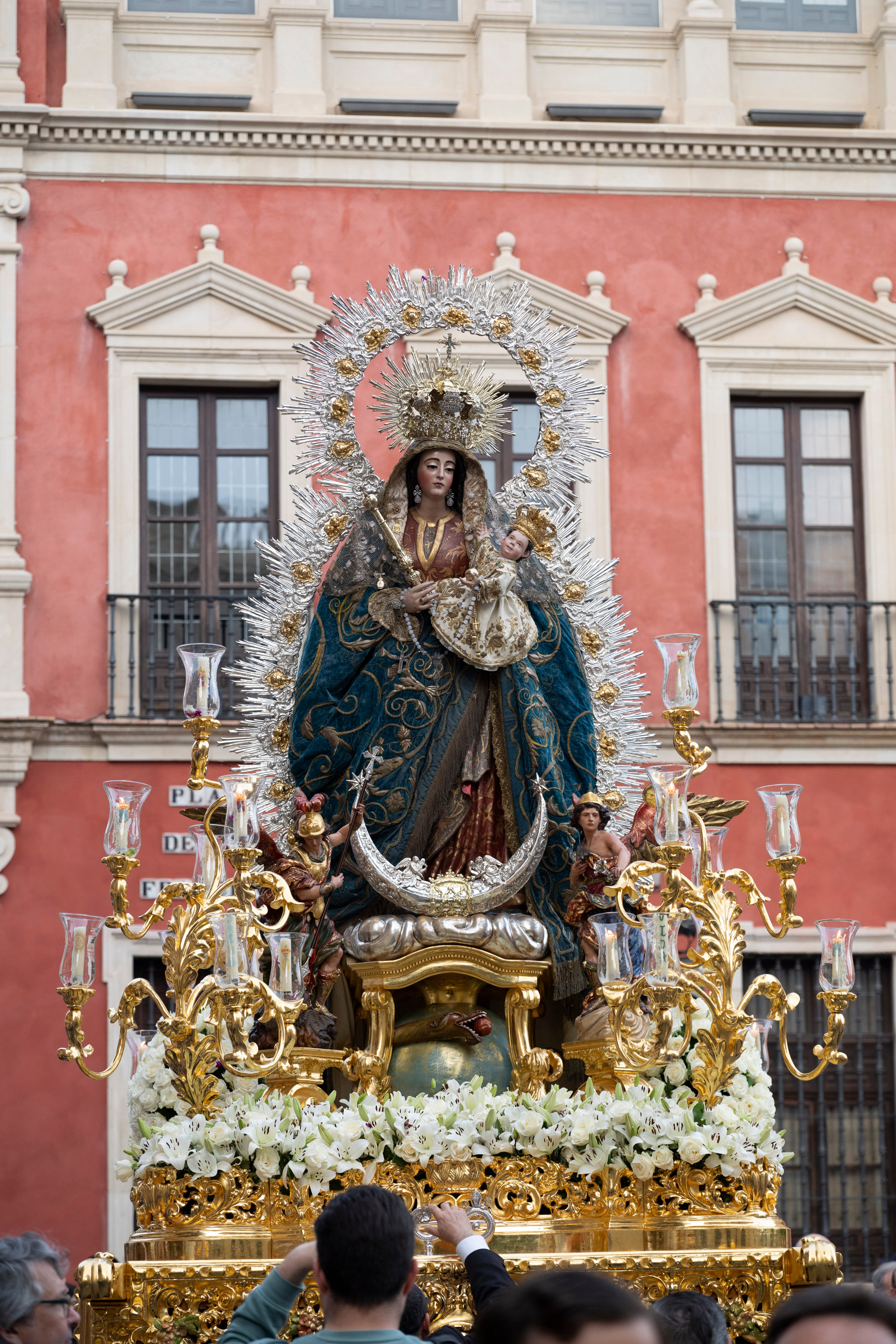 La procesión de San José Obrero y la Salud de San Isidoro, en imágenes