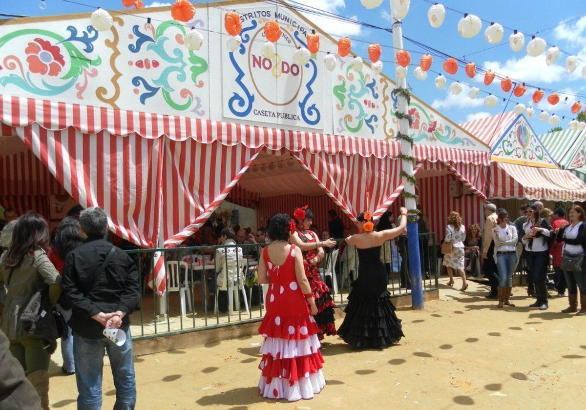 Caseta del Distrito Casco Antiguo, una a las que se puede entrar libremente en la Feria de Sevilla