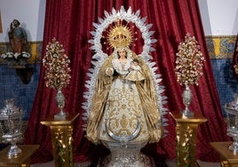 La Virgen del Rosario del barrio León regresa al culto tras ser restaurada