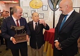 La Tertulia Los 40 entrega a Santiago Domecq su premio taurino de la Feria 2024 por 'Tabarro'