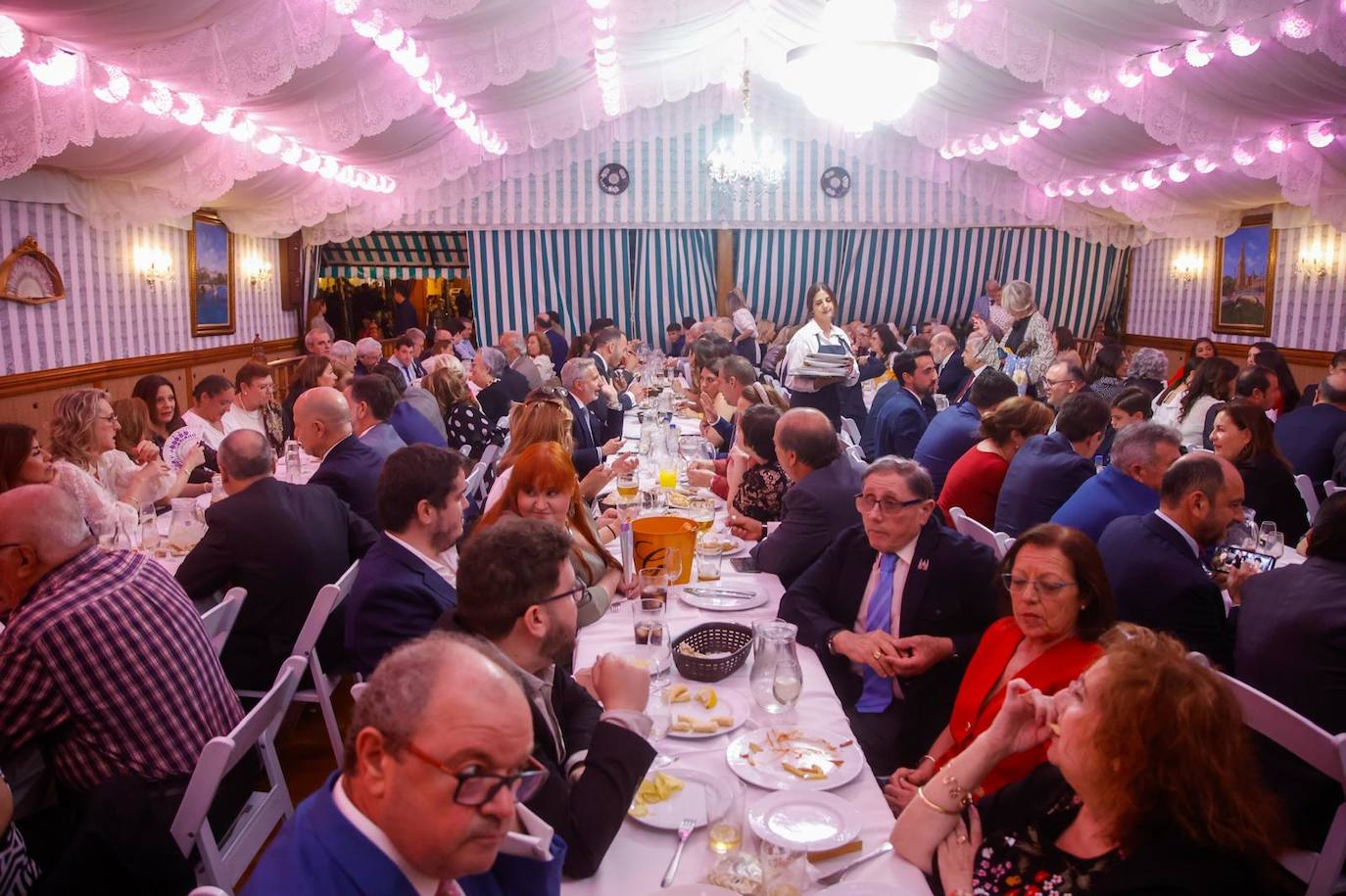 Ambiente festivo este lunes del pescaíto