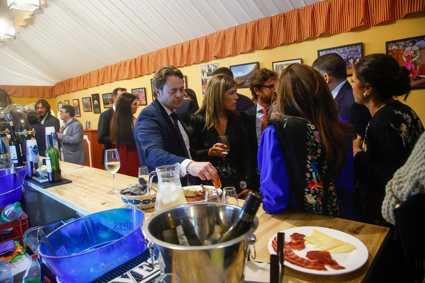 Ambiente festivo este lunes del pescaíto