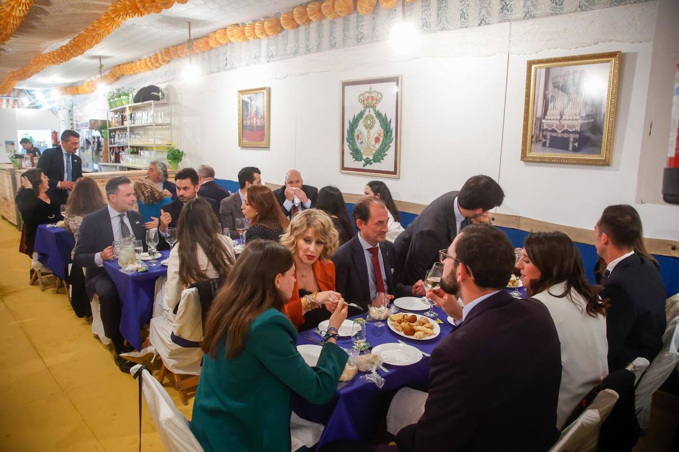 Ambiente festivo este lunes del pescaíto