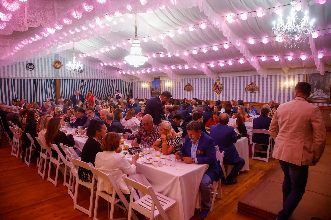 Ambiente festivo este lunes del pescaíto