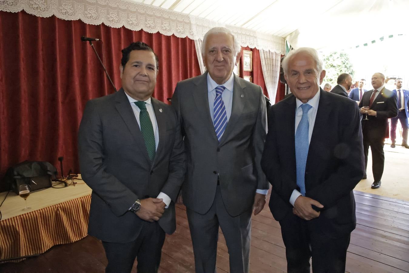  Antonio López, Santiago Herrero y Antonio Pascual, en la recepción de la Fuerza Terrestre
