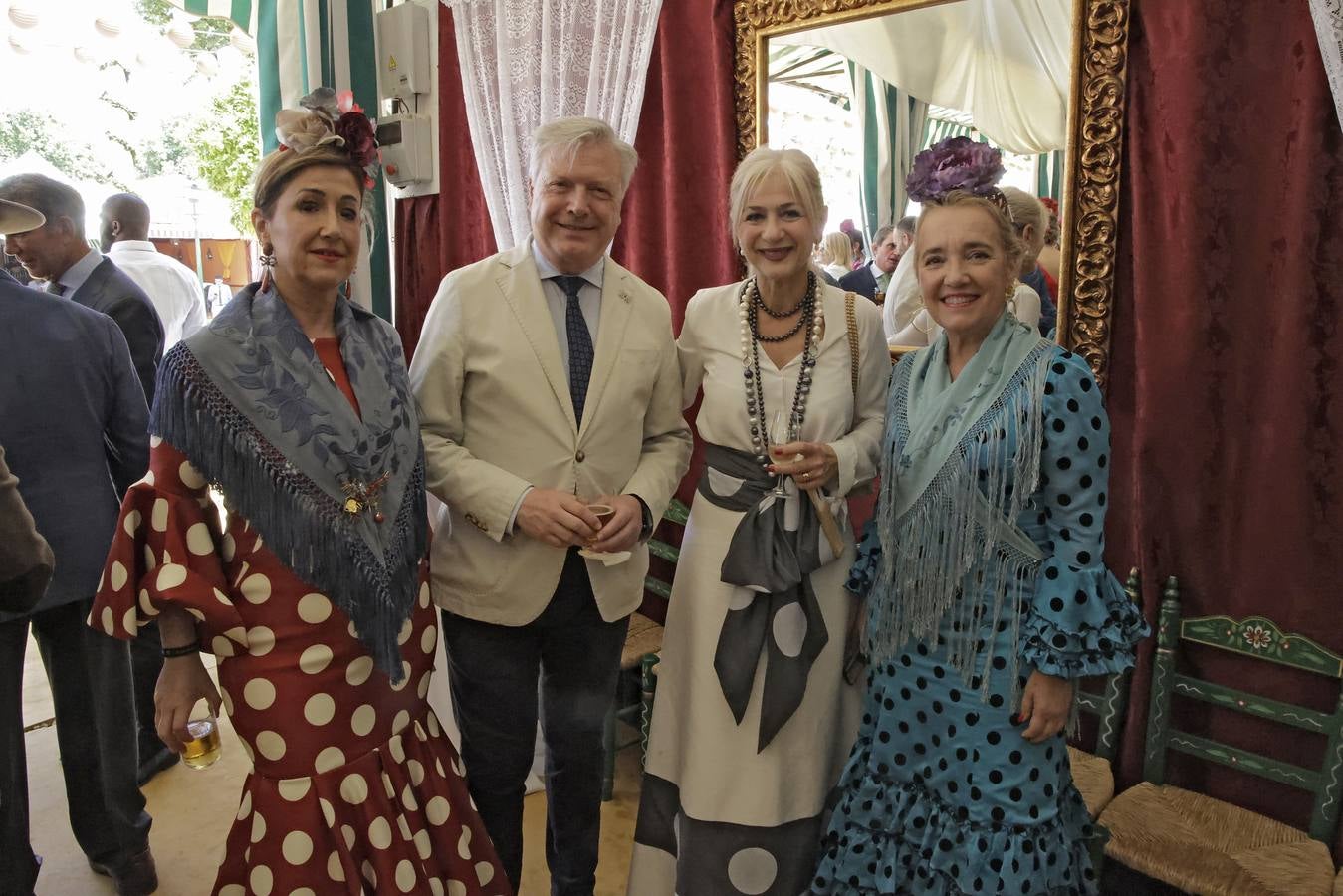  Reyes Caballero, Juan José Primo Jurado, Patricia del Pozo, Macarena O'Neill, en la recepción de la Fuerza Terrestre