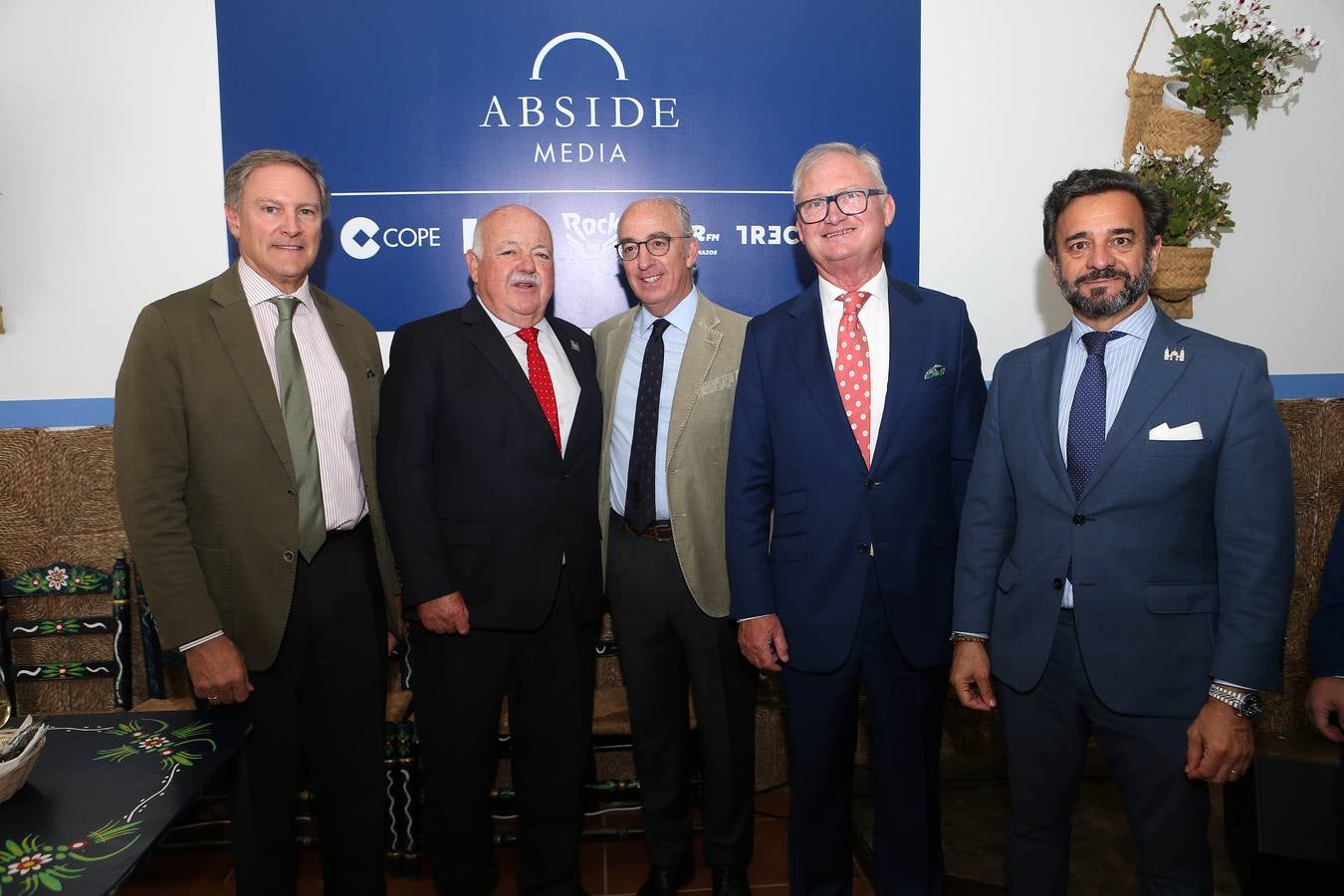 Recepción de la cadena Cope. Enrique Albert, Jesús Aguirre, Javier Tello, Joaquín López-Saez y Manuel Alejandro Cardenete