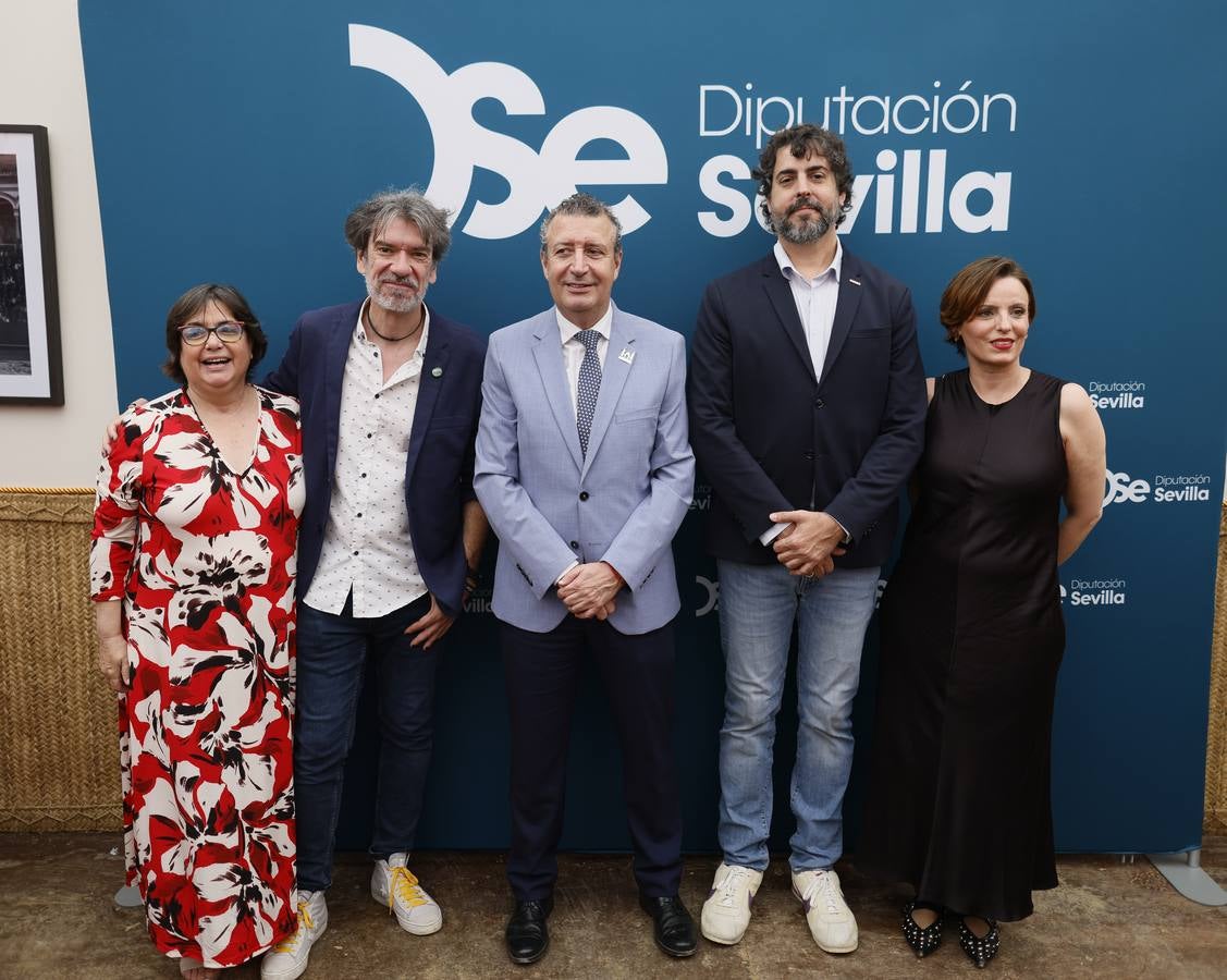 Recepción de la Diputación de Sevilla. Presidente de la Diputación junto a Comisiones Obreras