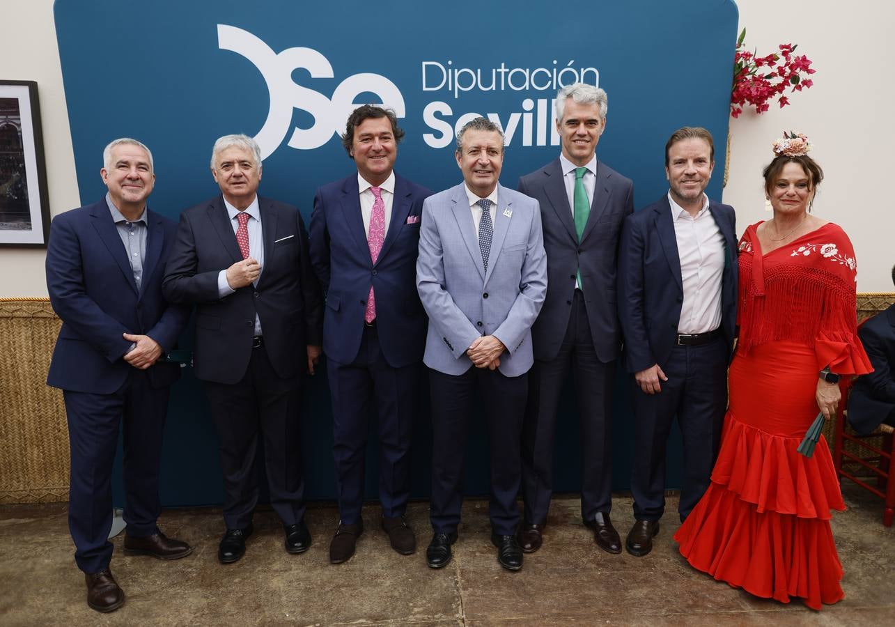 Recepción de la Diputación de Sevilla. Diego Suárez, Tony Yelamo, José Antonio Cabornero, Javier Fernández, Ignacio soto, Fernando Pérez Monguio y la alcaldesa Espartinas