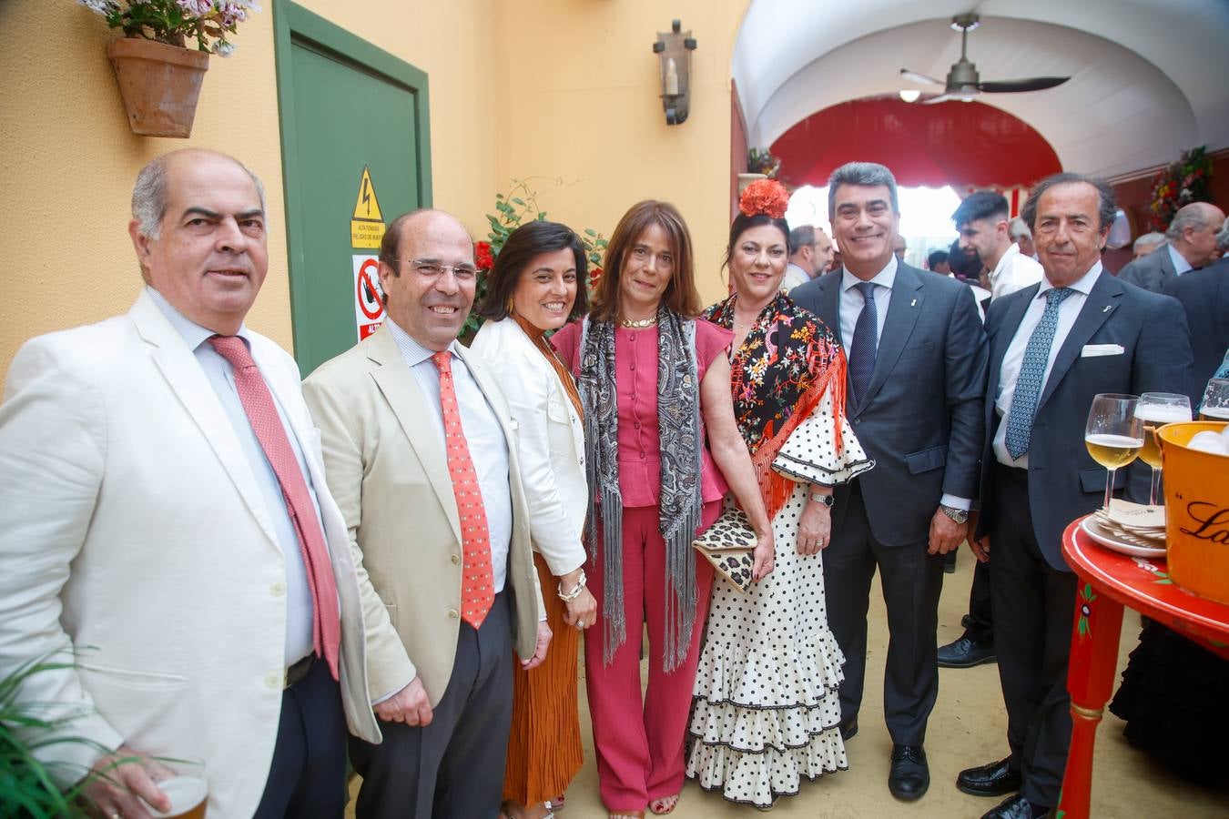 Recepción de la peña El Tranvía. Alberto Sánchez Ruiz Granados, José Antonio del Barco, Carmen de Mora Candi de la Banda, Nuria Sierra Lorenzo, José Faurino de la Banda y Juan Galán