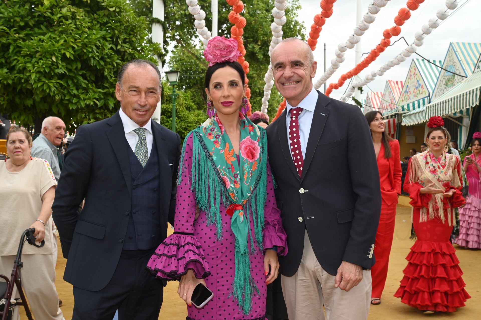 El torero Pepín Liria, junto a Antonio Muñoz y una acompañante