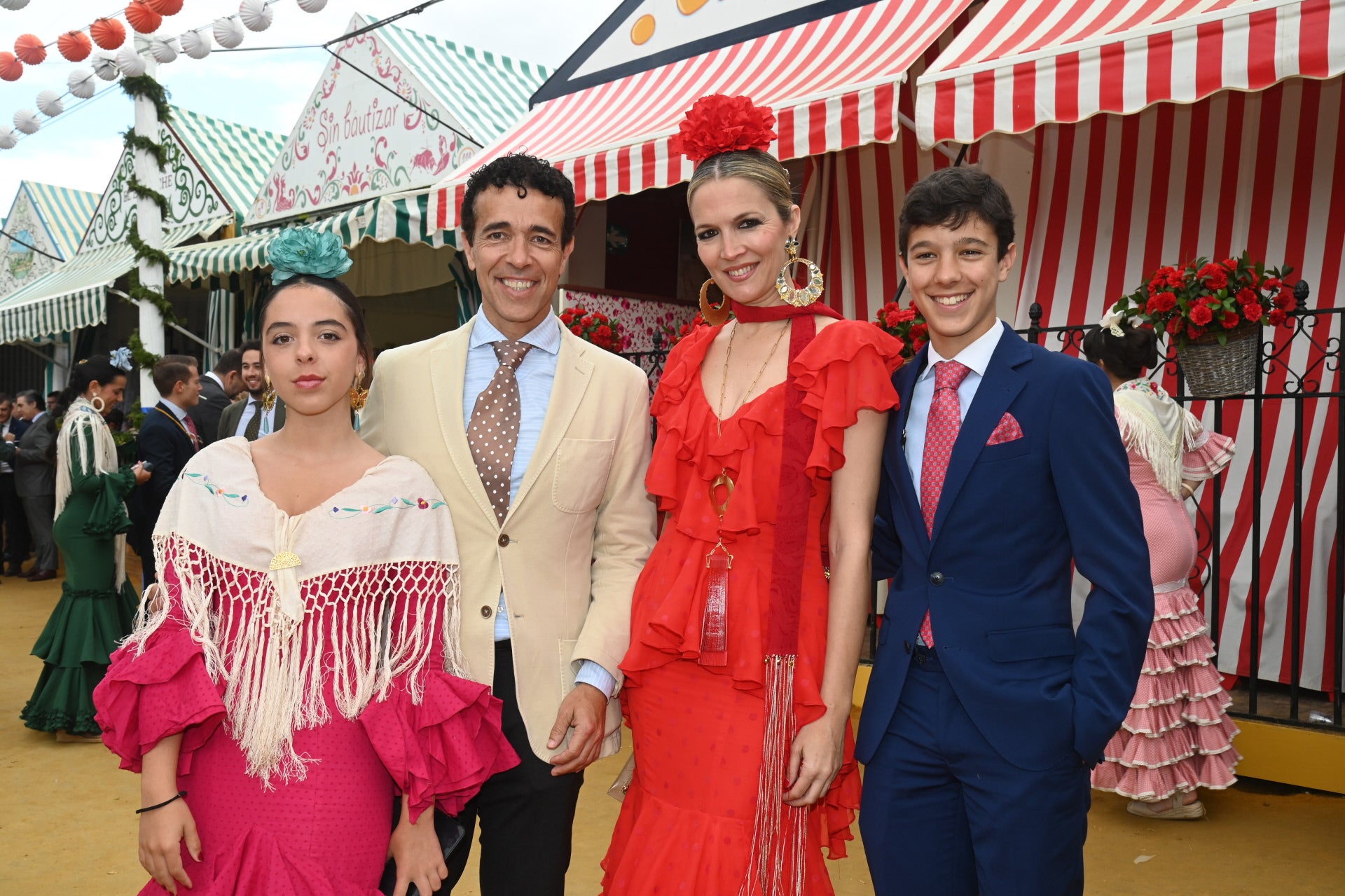 Víctor Puerta con Noelia Margotón y sus hijos