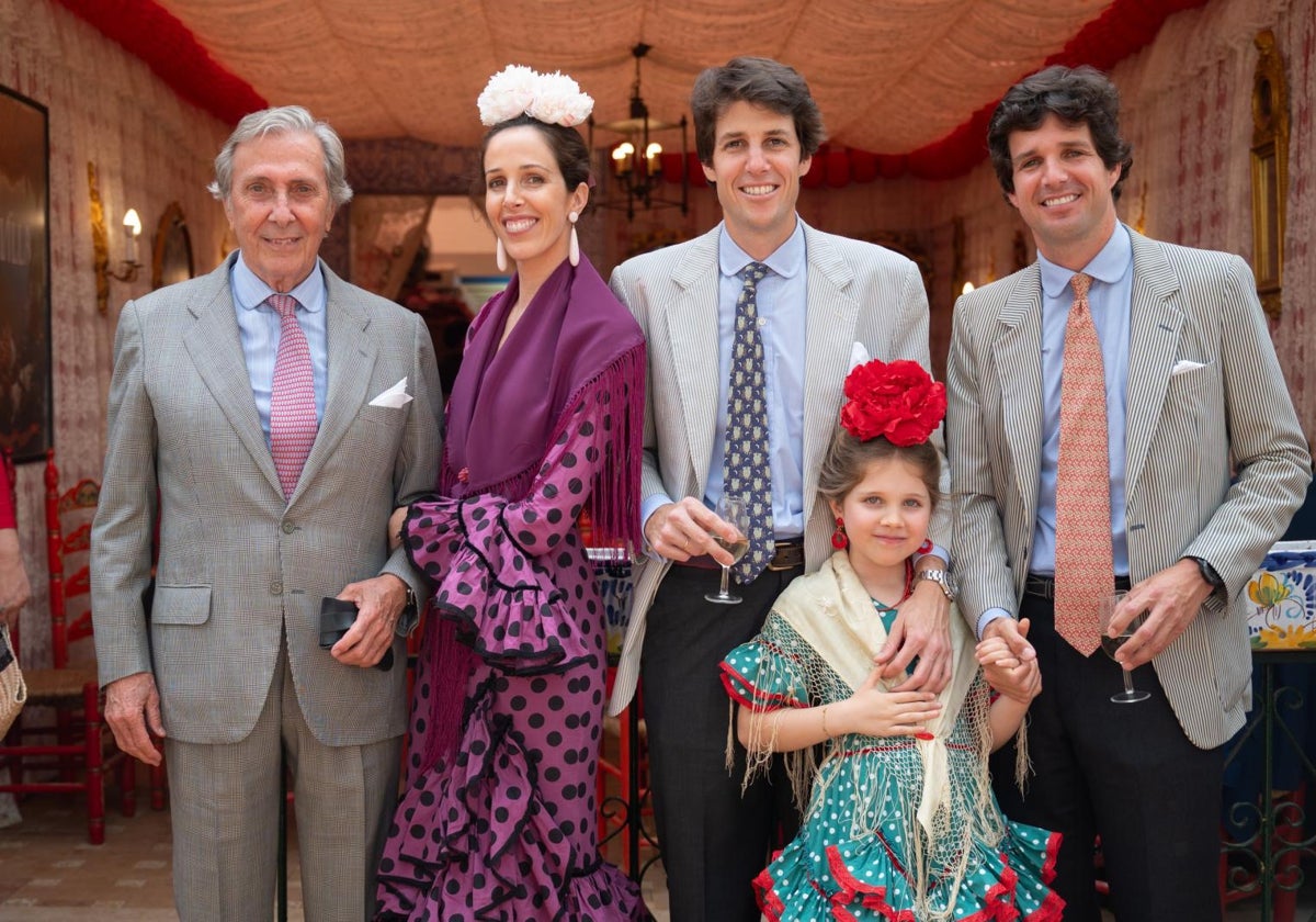 Marqués de Jódar con sus hijos Mercedes, Pablo y Luis Valdenebro y su nieta Merceditas Cebrián
