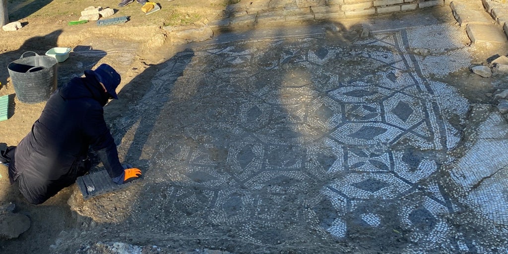 Descubren que el mosaico de la Casa de Neptuno en Itálica es el doble de grande