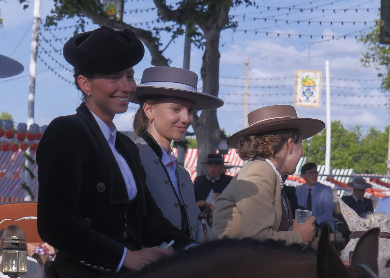 Ambiente en el real durante el viernes de feria