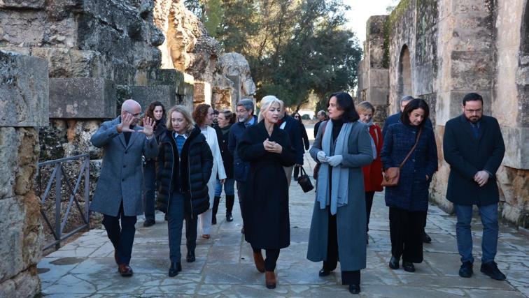 La consejera Patricia del Pozo recorre Itálica