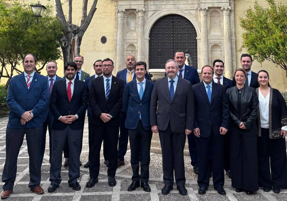 Pepe Ibáñez con los miembros de la candidatura