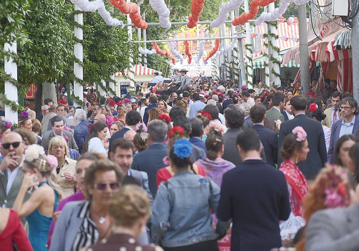 Ambiente en la Feria de Sevilla 2025