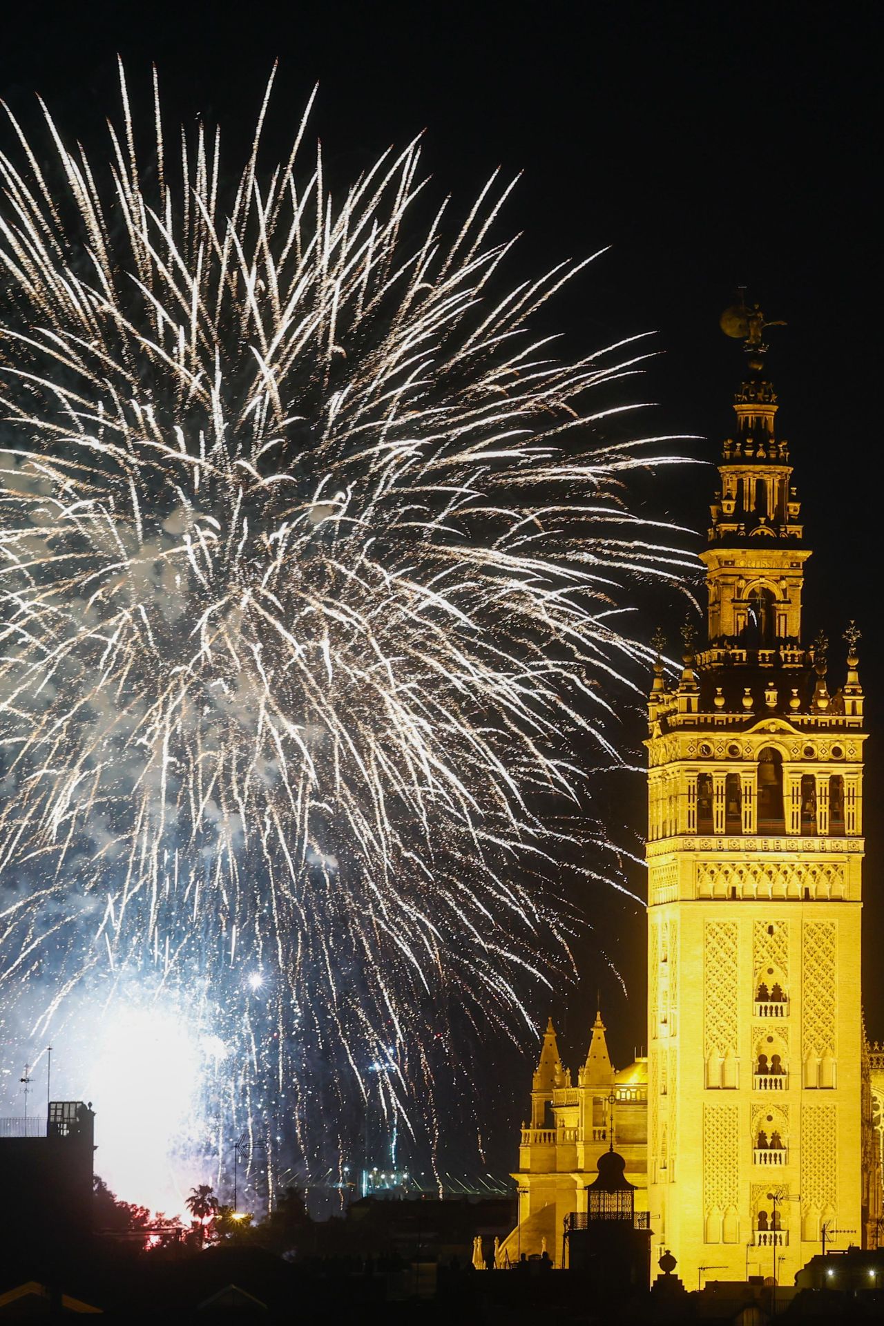 Fuegos artificiales para cerrar la Feria de Sevilla 2025