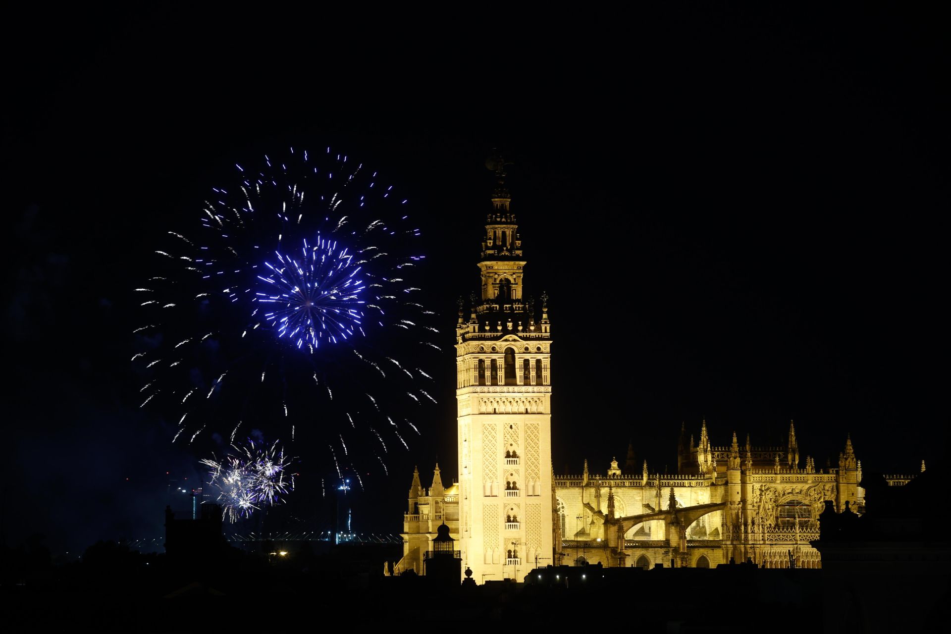 Fuegos artificiales para cerrar la Feria de Sevilla 2025